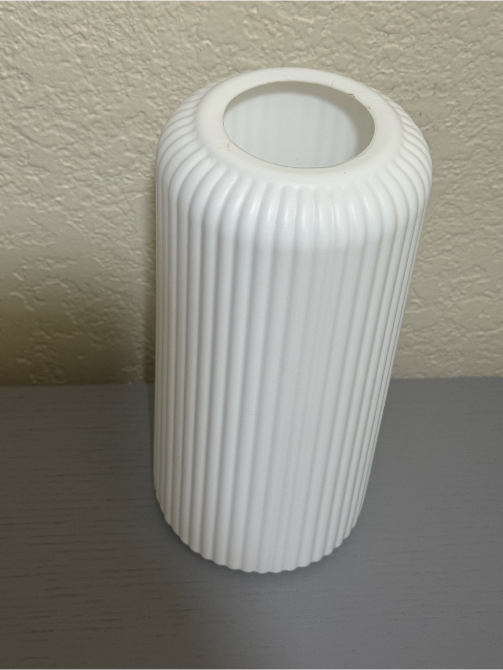 White Ribbed Plastic Vase - Picture 3 of 6